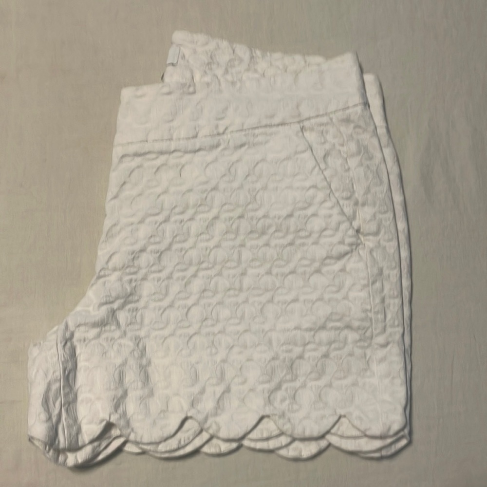 Scalloped hem shorts